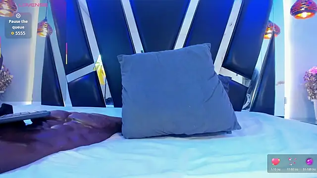 antonelllepiercee online show from November 6, 11:49 am