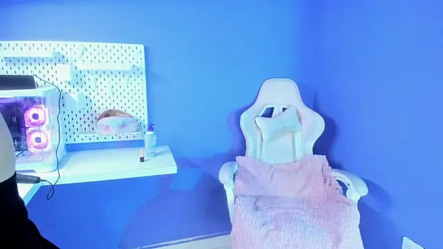 Annie9  online show from October 3, 4:06 am