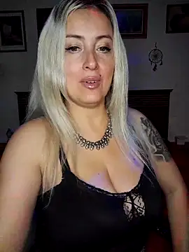 Snapshot of DesireSatler chatting on October 31, 4:03 am DesireSatler online show from October 31, 4:03 am