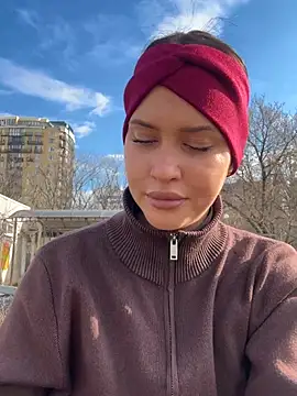 KikiWatson online show from February 7, 8:18 am