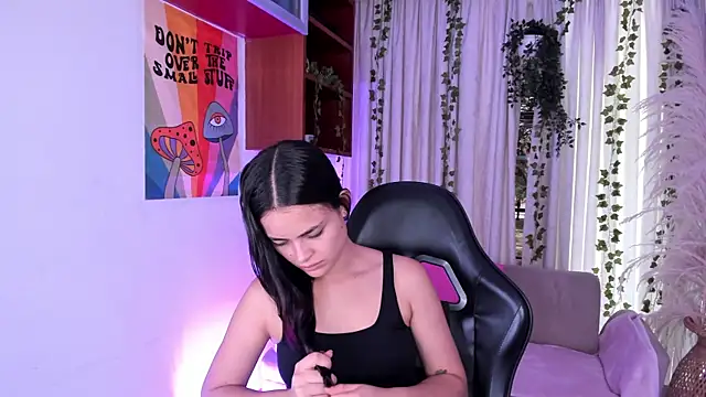 HannaRhodes online show from April 13, 2:07 pm