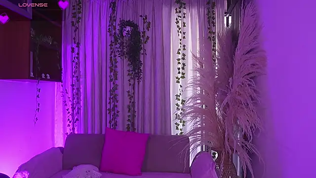 HannaRhodes online show from March 16, 2:21 pm