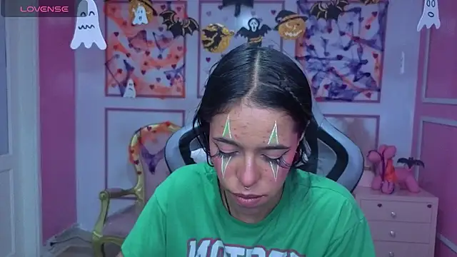 stephania t online show from October 31, 1:26 pm