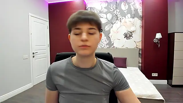 EmiliaYours online show from March 10, 4:22 pm