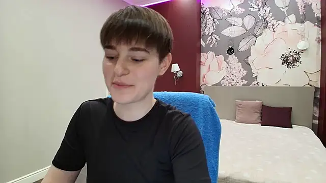 EmiliaYours online show from March 30, 4:06 pm