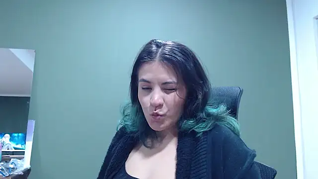 gigiqueen 18 online show from March 15, 12:01 am