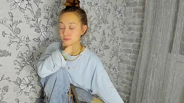 EllaSky xoxo online show from November 6, 12:49 am