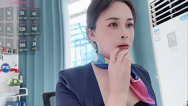 Qwi-V1 online show from October 13, 7:11 am