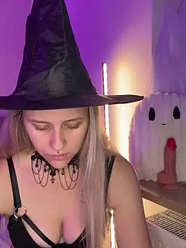 lunawolf21 online show from October 27, 7:26 am