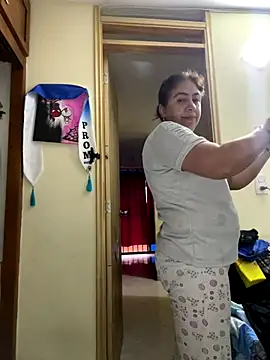 alissonfernandez  online show from December 5, 11:33 am