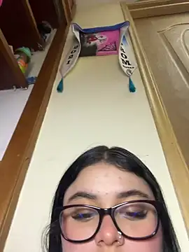 alissonfernandez  online show from March 14, 12:17 pm