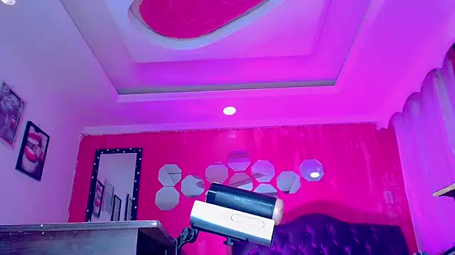 TiffanyMackensyy online show from April 13, 1:40 am