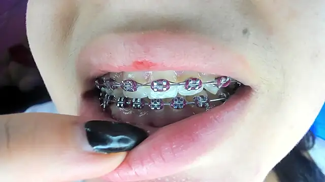 agnes 213 online show from September 26, 1:53 pm