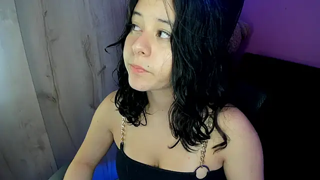 agnes 213 online show from November 17, 3:13 pm