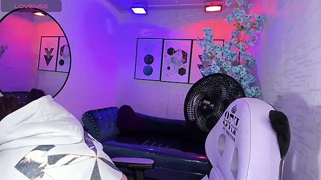 Theia moon online show from December 18, 1:49 pm