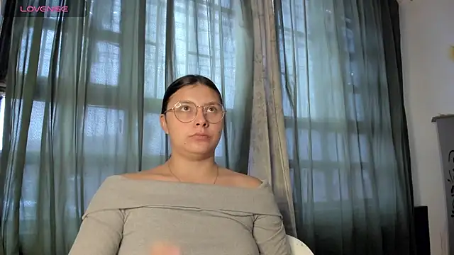 Noellesable online show from November 4, 5:18 pm