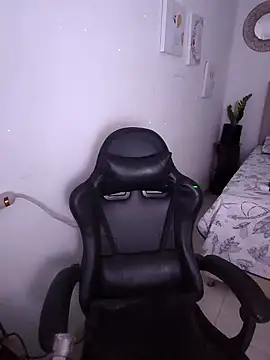 milf venus online show from April 10, 7:42 pm