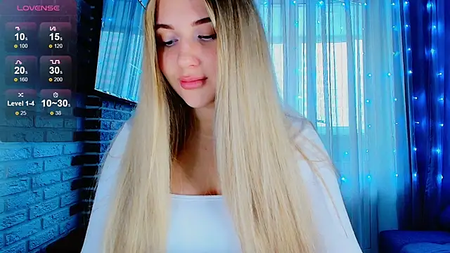 Snapshot of Evacadooo chatting on October 23, 6:41 am Evacadooo online show from October 23, 6:41 am