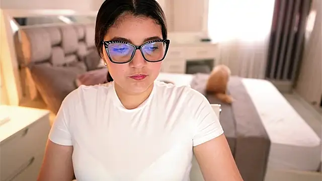 Camilaa bueno online show from October 30, 8:10 pm