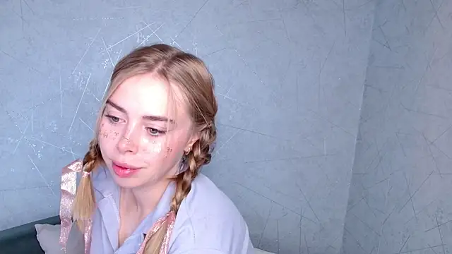 Snapshot of sofiaa_here chatting on September 19, 1:04 am sofiaa here online show from September 19, 1:04 am
