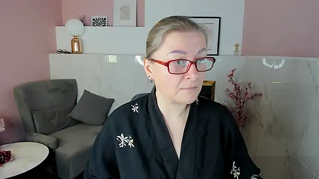 AlexandraKind online show from December 2, 1:35 pm