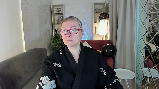 AlexandraKind online show from October 30, 1:45 pm