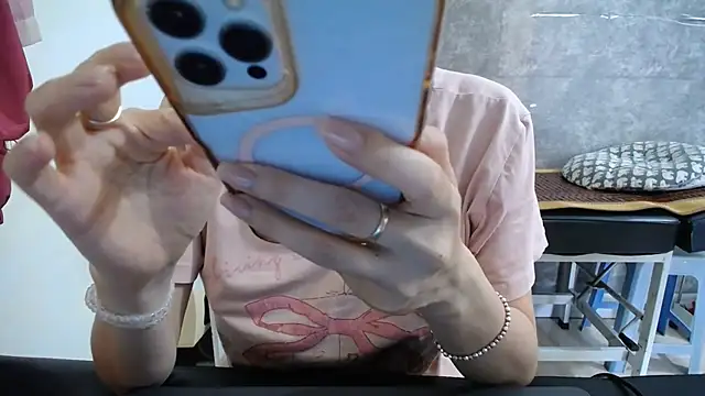 HotQueen online show from June 1, 2:13 am