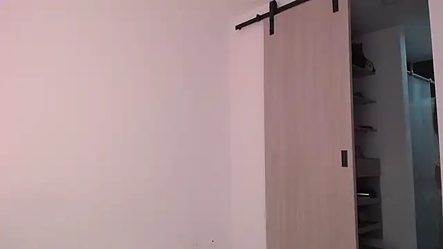 Snapshot of varenkaivanova_22 chatting on September 19, 9:08 am varenkaivanova 22 online show from September 19, 9:08 am