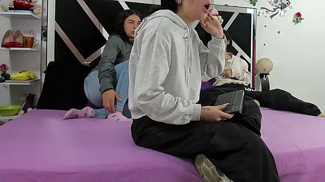 thedream girls online show from October 8, 12:31 pm