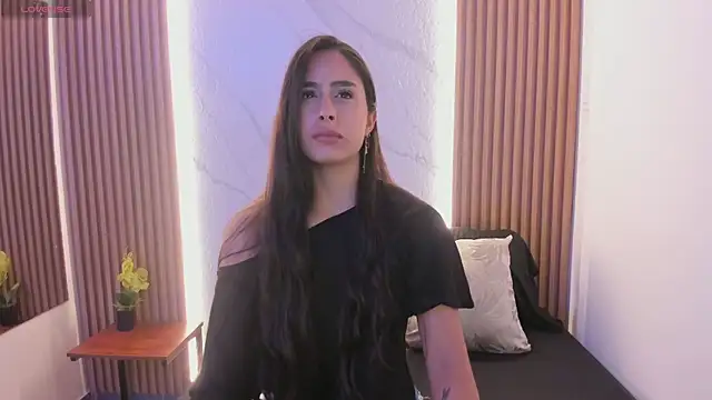 Julia Martinez  online show from February 10, 11:35 am