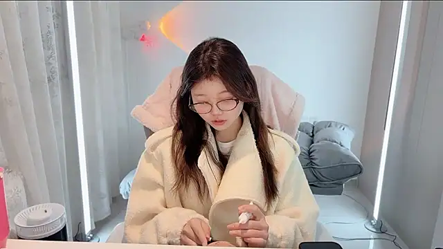 yang-yang-yang online show from November 29, 5:00 am