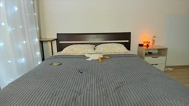 Xloe Queen online show from October 31, 11:47 am