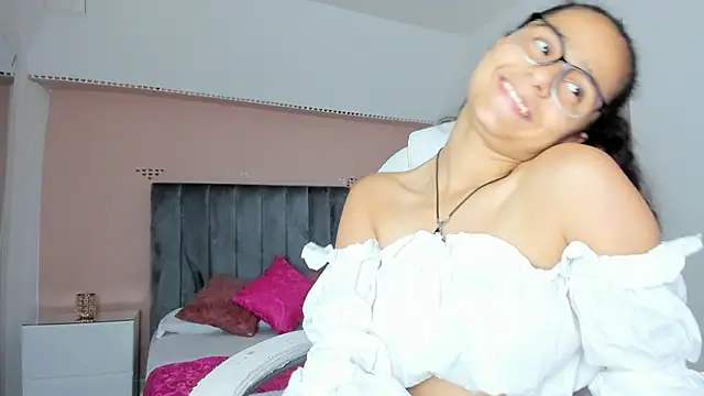 Snapshot of Giselle_Roldan chatting on September 12, 4:02 am Giselle Roldan online show from September 12, 4:02 am