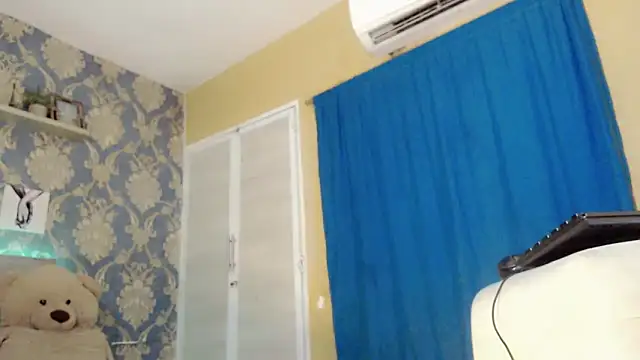 nicoledollts online show from January 7, 4:49 am