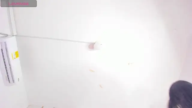 aggy castel online show from April 10, 2:23 pm