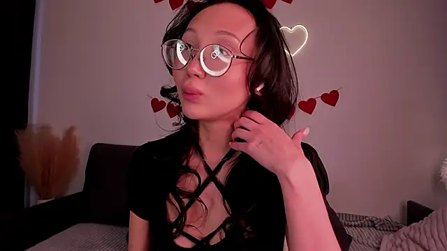 naomi asian online show from March 29, 11:20 am