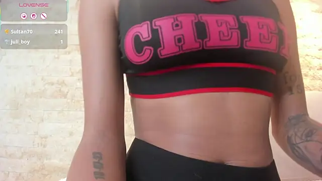 mia roldan  online show from September 19, 5:01 pm