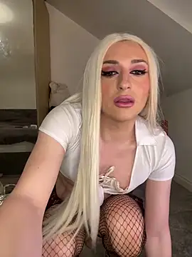 littlebambi26 online show from April 13, 10:10 pm