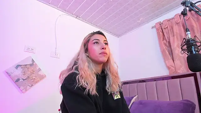 cuteweed420 online show from February 6, 1:53 am