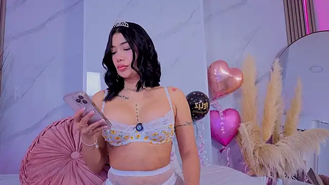 Chlooee   online show from November 3, 1:20 am