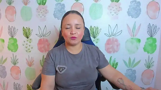 linda rios  online show from November 14, 8:42 pm