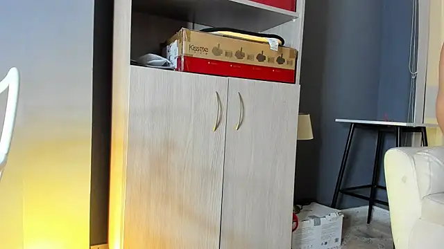 africa holmes online show from April 12, 7:55 am