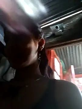 thamygomezz online show from September 8, 9:47 pm