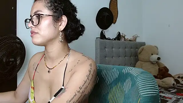 Sexy Lia  online show from April 21, 2:51 am