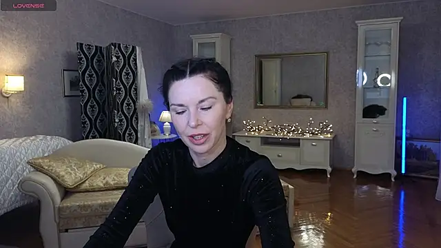 LinaJoy online show from April 2, 8:28 pm