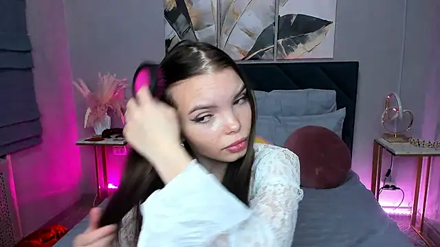 Curvy Dynamite  online show from March 12, 1:19 am