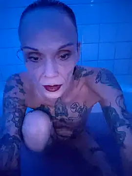 MommyMisfit online show from April 22, 10:40 pm