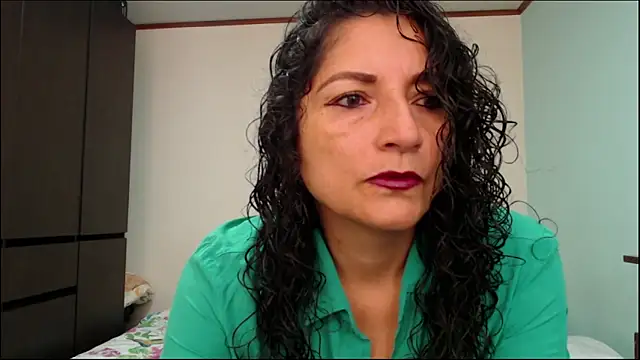 Snapshot of arianna_ros3 chatting on October 13, 2:20 pm arianna ros3 online show from October 13, 2:20 pm