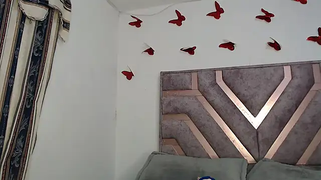 Snapshot of Anny_Fox- chatting on September 12, 2:01 am Anny Fox- online show from September 12, 2:01 am