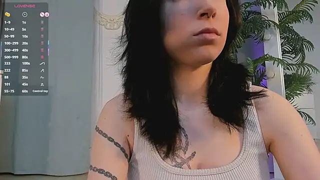 lilithlunna online show from December 14, 9:53 pm